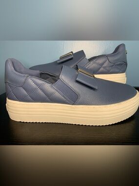 Joy Slip-On Bow orthotic Sneakers in Dusty Blue
